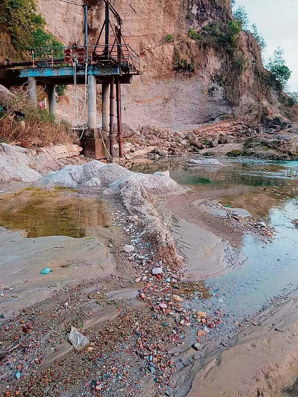 हिमाचल में अवैध खनन से ब्यास का जलस्तर गिरा