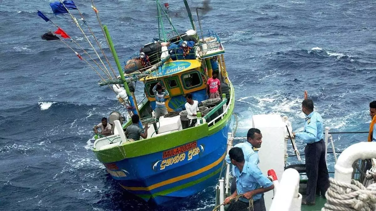 मछुआरों का आंदोलन जारी, श्रीलंका ने एक और नाव चालक को जेल भेजा