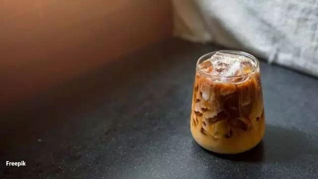 ताज़ा स्वाद के साथ शेफ कुणाल कपूर की कोल्ड कॉफ़ी रेसिपी में चीनी का त्याग करें