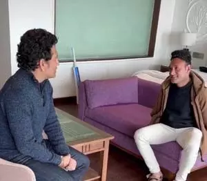 तेंदुलकर ने पैरा क्रिकेटर आमिर लोन से की मुलाकात