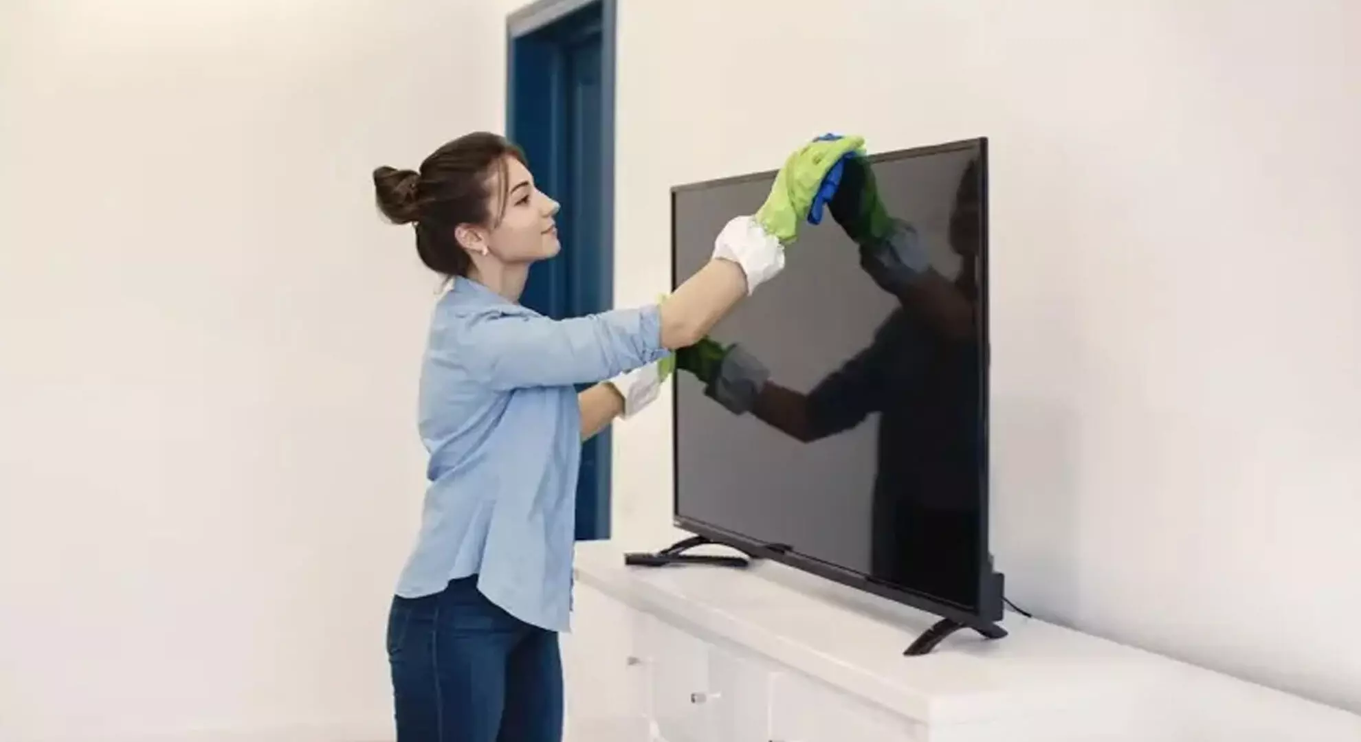 टीवी की स्क्रीन को साफ कैसे करे