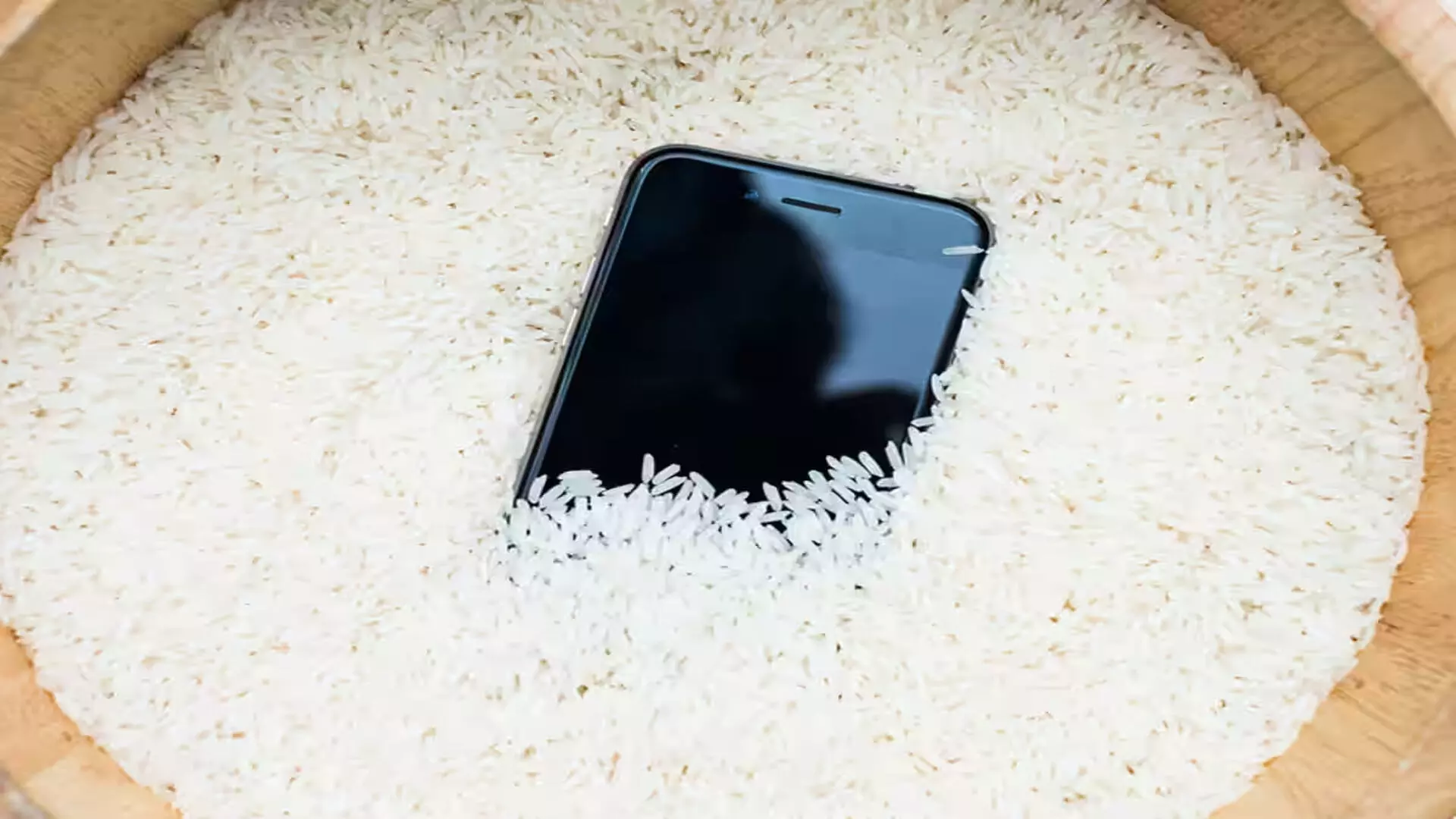 iPhone के लिए चावल का उपयोग करने के खिलाफ चेतावनी : जानें इसके बजाय क्या करना है
