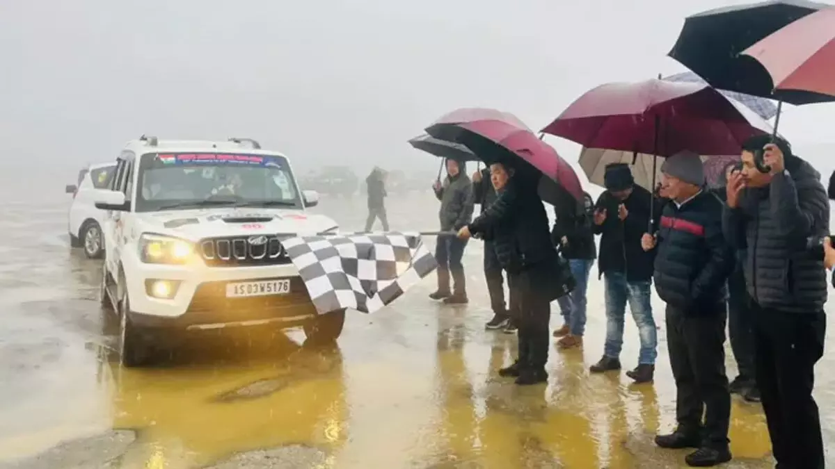 अरुणाचल प्रदेश के दिबांग विधायक मोपी मिहू ने नॉर्थ मीट नॉर्थईस्ट कार रैली को हरी झंडी दिखाई