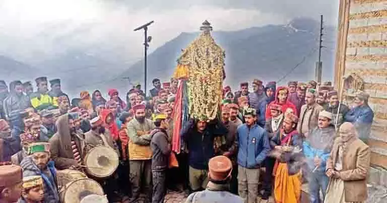 देवता माहुटीनाग के दर्शनों को उमड़ा जनसैलाब