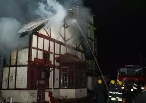 एक सदी पुरानी शिलांग बार एसोसिएशन की इमारत आग में जलकर खाक हो गई