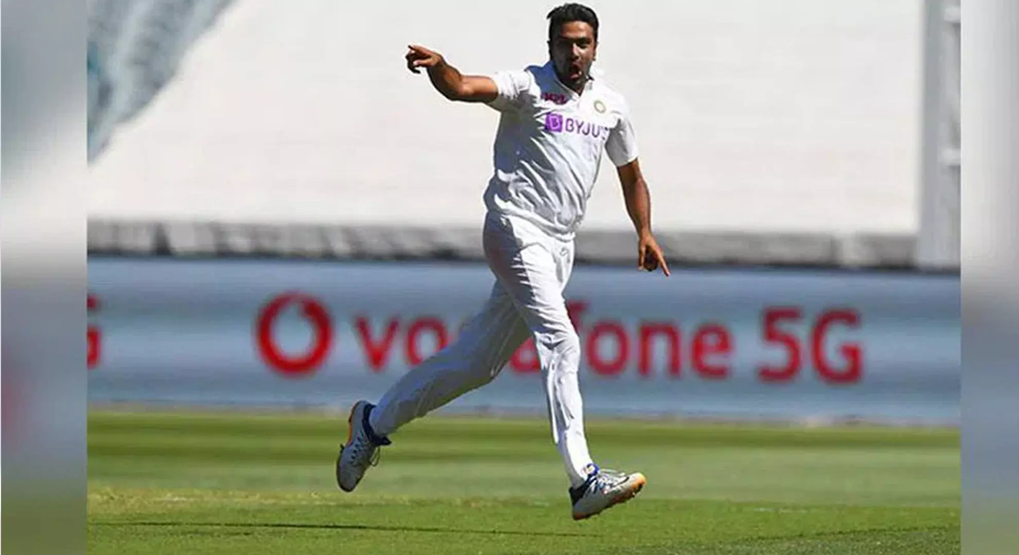 रविचंद्रन अश्विन ने भारत के लिए सर्वाधिक टेस्ट मैच में पांच विकेट लेने के कुंबले के रिकॉर्ड की बराबरी की