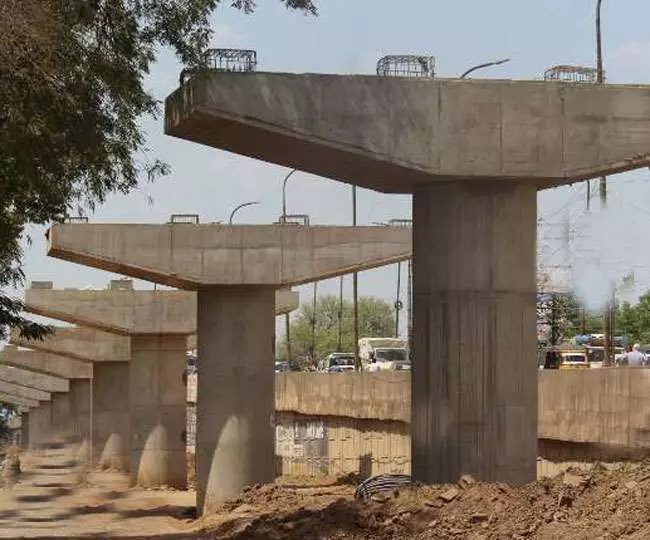 बरौनी के राजवाड़ा रेलवे गुमटी पर वर्षों बाद भी नहीं बना रोड ओवरब्रिज