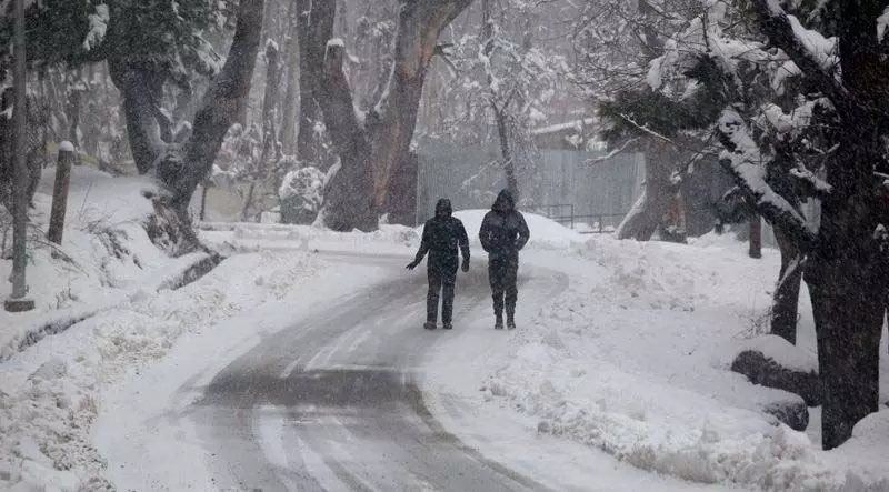 जम्मू-कश्मीर में व्यापक बर्फबारी की संभावना