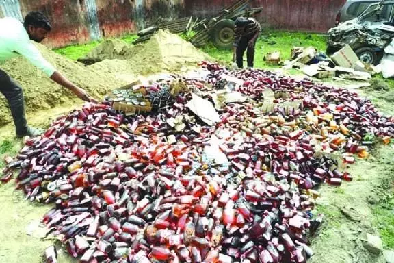 अवैध शराब का जखीरा पुलिस ने किया नष्ट