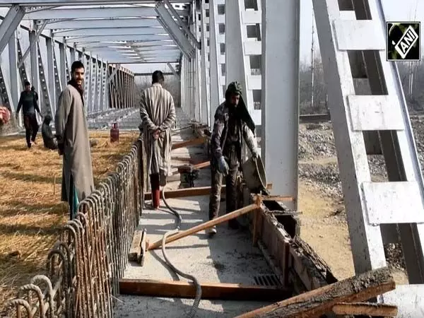 पुलवामा, बडगाम जिलों में 80 गांवों को जोड़ने वाला पुल होने वाला है पूरा