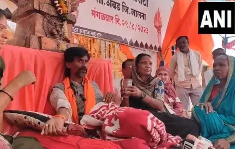 जारांगे-पाटिल ने मराठा समुदाय और महाराष्ट्र सरकार के आग्रह पर वापस ली भूख हड़ताल