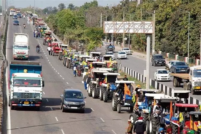करनाल, कैथल में किसानों ने ट्रैक्टर रैली निकाली, मंच पर धरना
