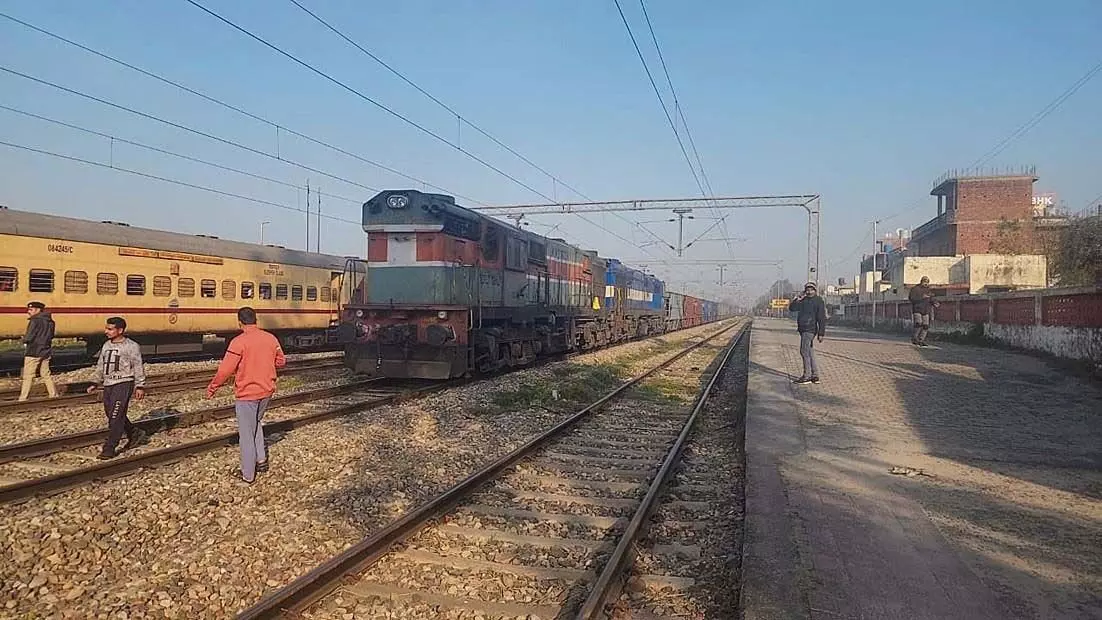कठुआ में चालक रहित ट्रेन चलाने पर छह कर्मचारी निलंबित