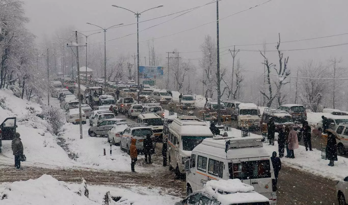 मौसम विभाग ने भारी बर्फबारी के पूर्वानुमान के बीच कश्मीर में एडवाइजरी जारी की