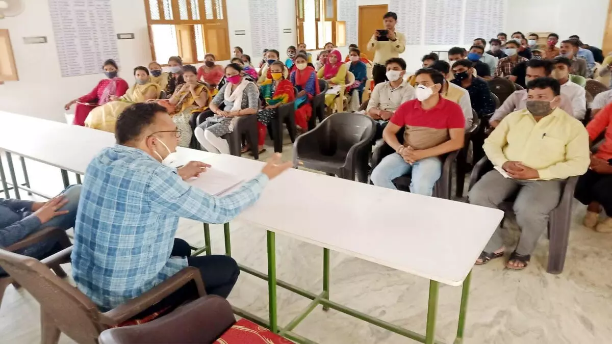 सीएमएचओ डी. मीणा ने दिए पानी के नमूने लेने के निर्देश - प्रगति नहीं होने पर होगी कार्यवाही