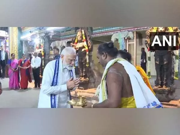 PM मोदी ने मदुरै के मीनाक्षी अम्मन मंदिर में की पूजा-अर्चना