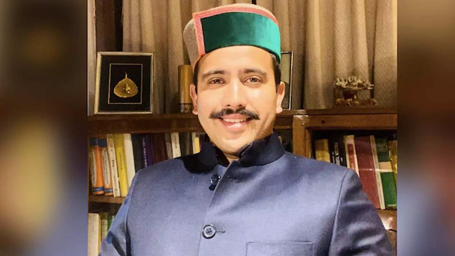हिमाचल कांग्रेस में घमासान, वीरभद्र सिंह के बेटे ने मंत्री पद छोड़ा