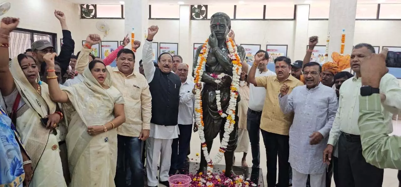 कांग्रेस ने आजाद को नमन कर श्रद्धासुमन अर्पित कर आजाद के बलिदान को याद किया