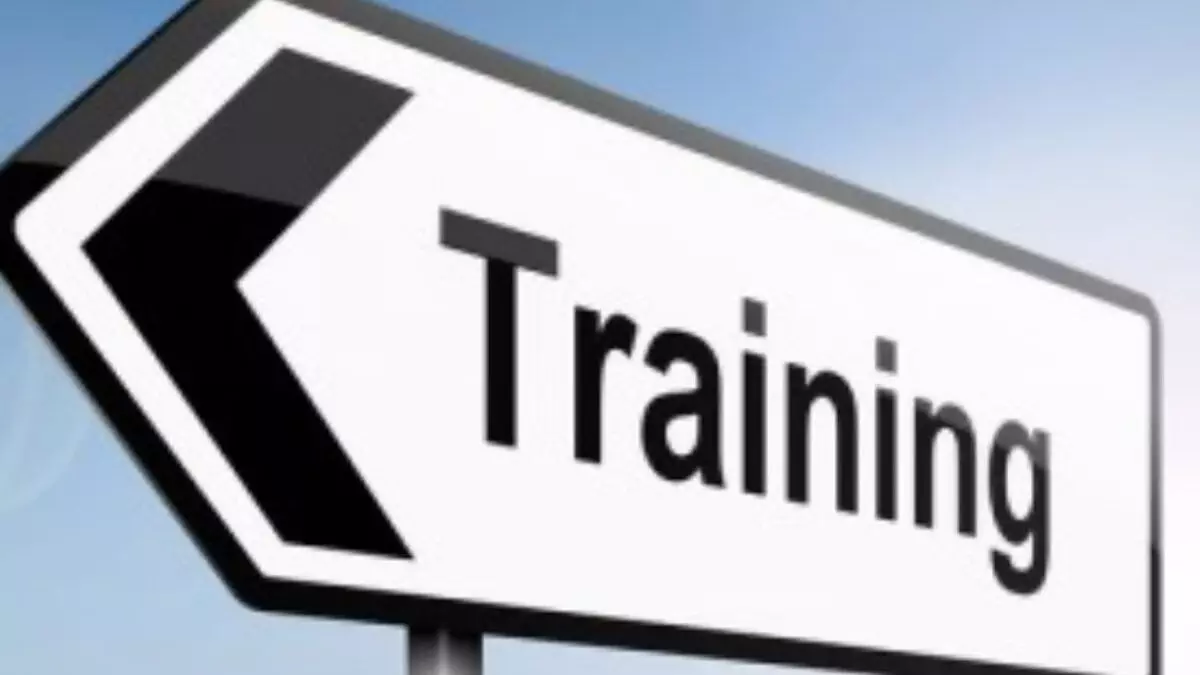तवांग डीसी कांकी दरंग ने सिलाई प्रशिक्षण कार्यक्रम का उद्घाटन