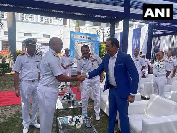 वीवीएस लक्ष्मण ने भारतीय नौसेना प्रमुख आर हरि कुमार से मुलाकात की