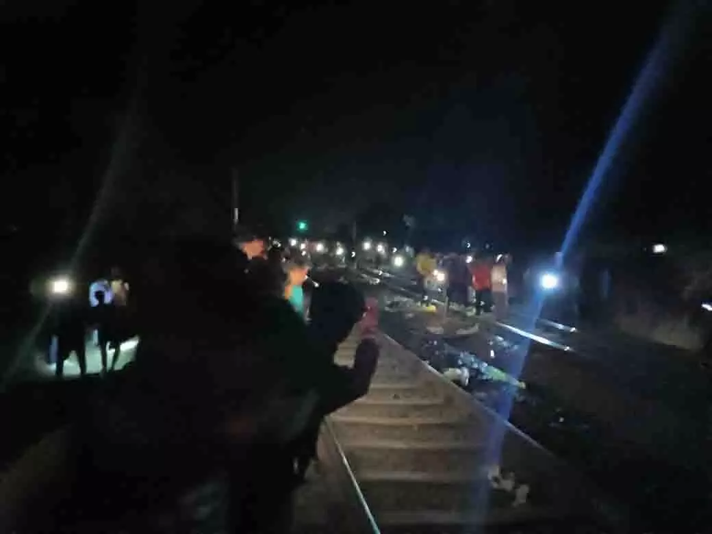 ट्रेन से कटकर 2 की मौत, कई लोग घायल