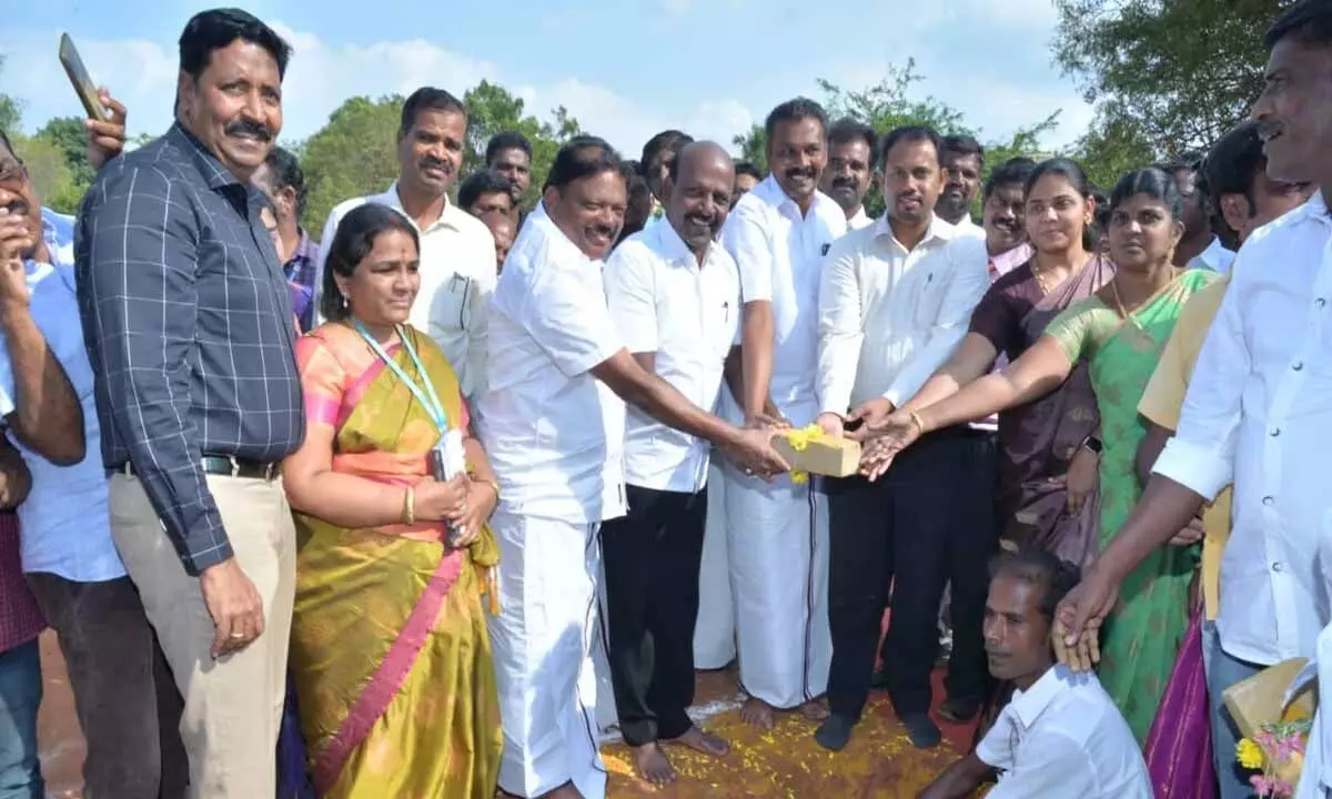 तमिलनाडु के स्वास्थ्य मंत्री ने तेनकासी अस्पतालों में चिकित्सा सुविधाओं का अनावरण किया