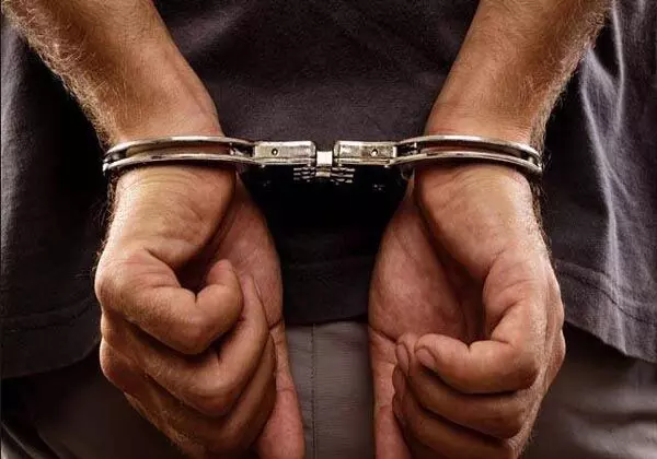 बालिका के कार से टकराने को लेकर पथराव-मारपीट के आरोप में चार आरोपी गिरफ्तार