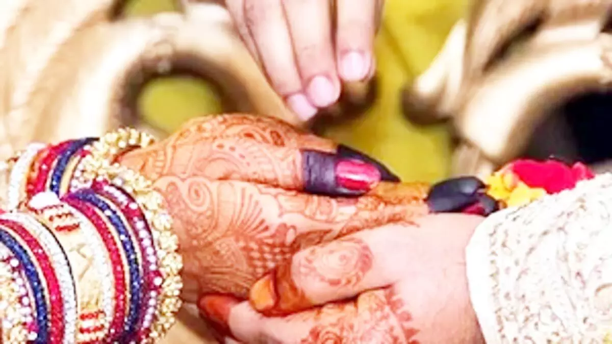 तमिलनाडु स्थित तकनीकी विशेषज्ञ जोड़े ने शादी के दिन को चिह्नित करने के लिए मुफ्त ई-बुक वेबसाइट का अनावरण किया