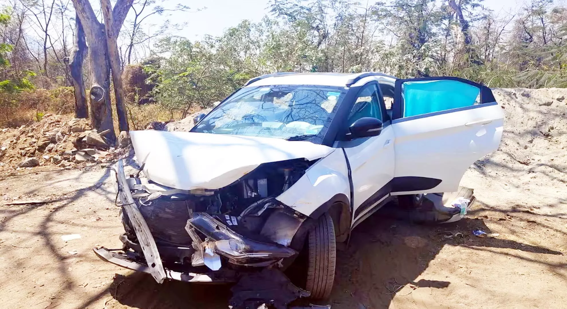 धर्मपुरी में थोप्पुर घाट रोड पर छह वाहनों की भिड़ंत में तीन घायल