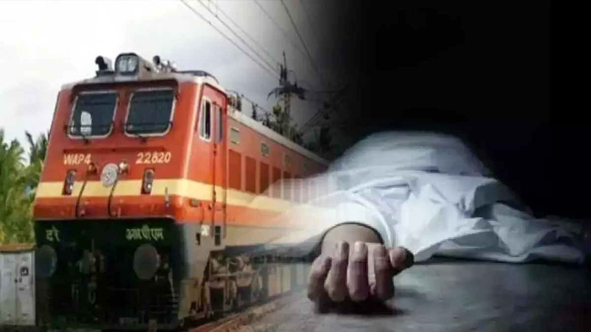 हादसा : रेल पटरी पार करते समय ट्रेन की चपेट में आने से दो भाइयों की मौत