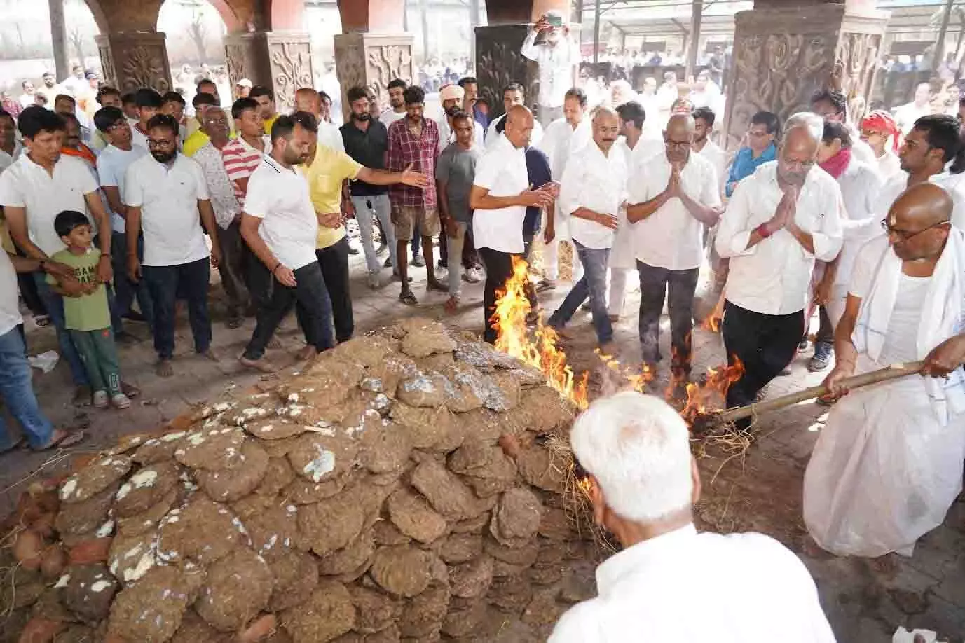 बृजमोहन अग्रवाल की माता के अंतिम संस्कार पर दिखा जनसैलाब