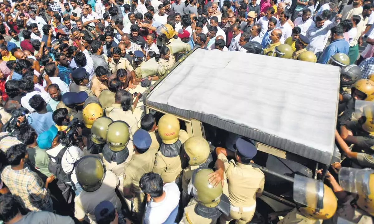 भाजपा वायनाड जिला अध्यक्ष को ईसाई पुजारियों के खिलाफ टिप्पणियों पर बाहर का रास्ता दिखाया गया