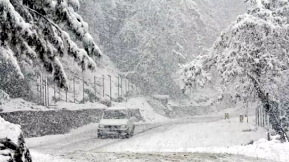 Jammu Kashmir : ऊंचाई वाले इलाकों में बर्फबारी, मैदानी क्षेत्रों में भारी बारिश