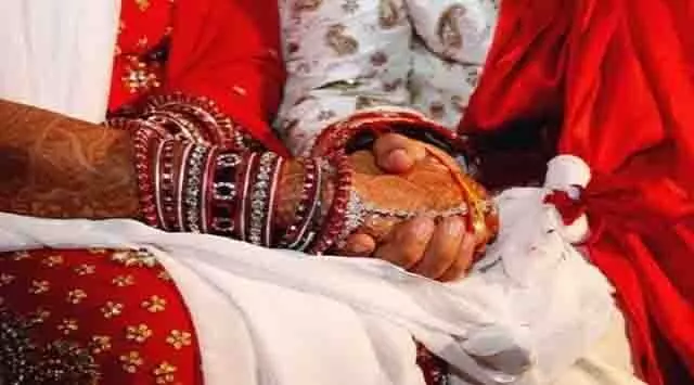 सरकारी योजना का लाभ लेने के लिए महिला ने सामूहिक विवाह में बहन के पति से की शादी