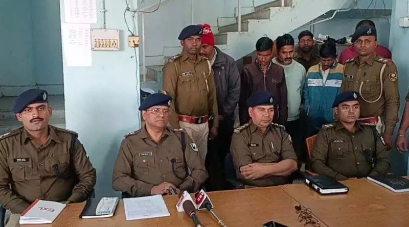 शराब तस्करों के खिलाफ पुलिस की बड़ी कार्यवाही, 877 लीटर दारू के साथ 5 गिरफ्तार