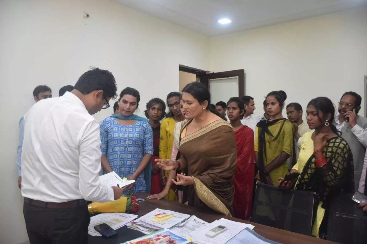 वित्त मंत्री ओपी चौधरी ने की रायपुर निवास में कार्यकर्ताओं और आमजन से मुलाकात
