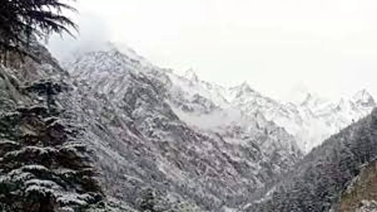 पहाड़ों पर शुरू हुई  बारिश ,बर्फबारी का येलो जारी अलर्ट,