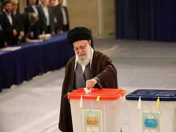 ईरान राष्ट्रीय चुनाव: सर्वोच्च नेता खामेनेई ने डाला वोट