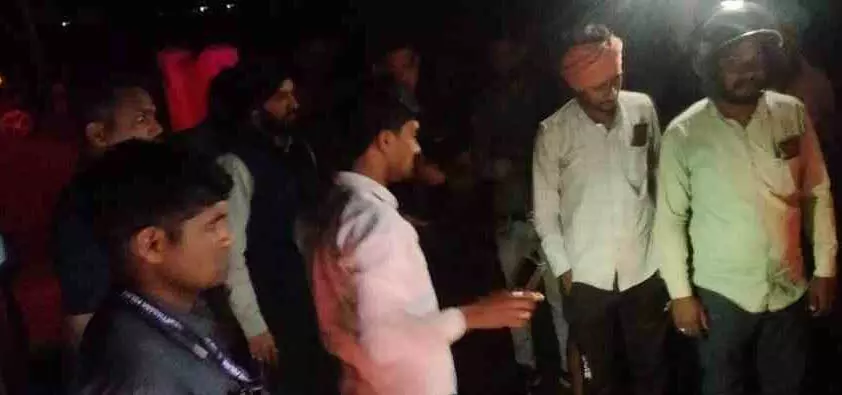 रायपुर में विधायक ने की घायल की मदद, काफिला रोककर तत्काल बुलाई एंबुलेंस