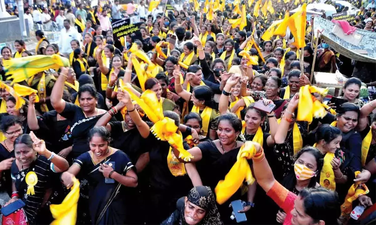 टीडीपी महिला नेताओं के विरोध प्रदर्शन ने नेल्लोर शहर को हिलाकर रख दिया