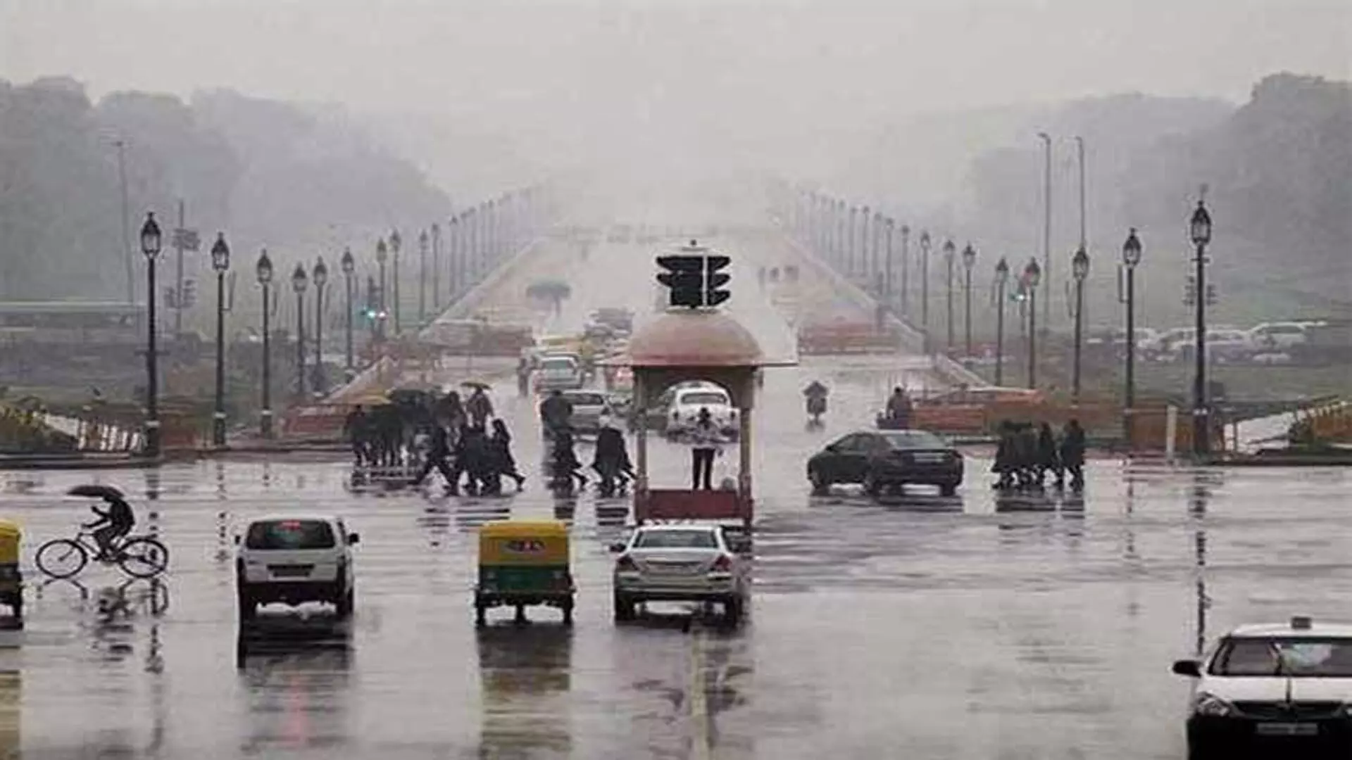 फिर बदला दिल्ली-NCR का मौसम, हल्की बारिश का अनुमान
