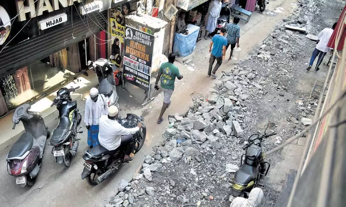 चेन्नई के जॉर्ज टाउन में सड़कें खोदी गईं, निवासी परेशान