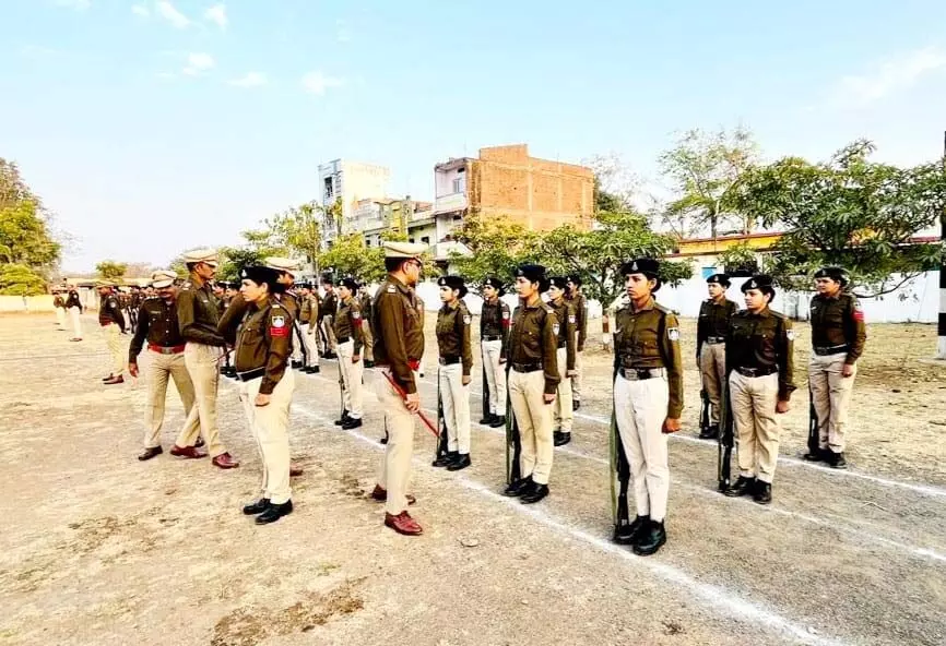 कप्तान ने फिट बने रहने के लिए पुलिस बल की ली परेड