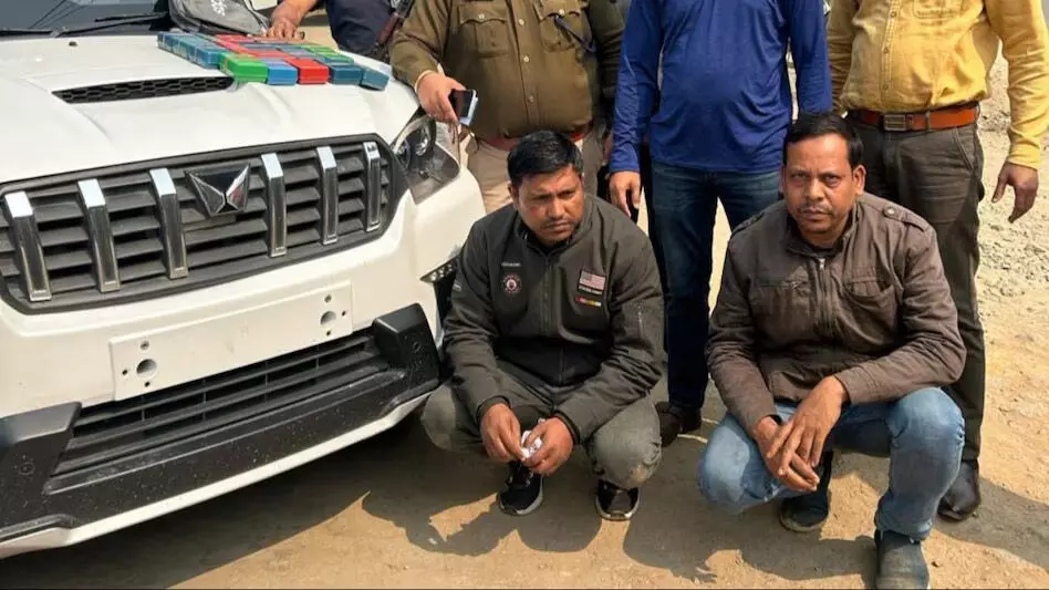 असम की स्पेशल टास्क फोर्स ने गुवाहाटी में मनकाचर स्थित दो ड्रग तस्करों को पकड़ा