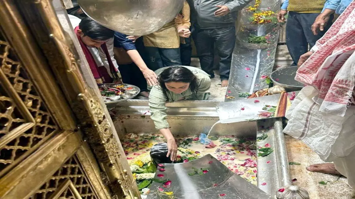 काशी विश्वनाथ धाम पहुंचे तमन्ना भाटिया, महादेव की भक्ति में  हुईं लीन