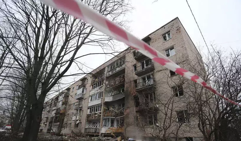 ड्रोन हमले से सेंट पीटर्सबर्ग में अपार्टमेंट इमारत क्षतिग्रस्त हो गई