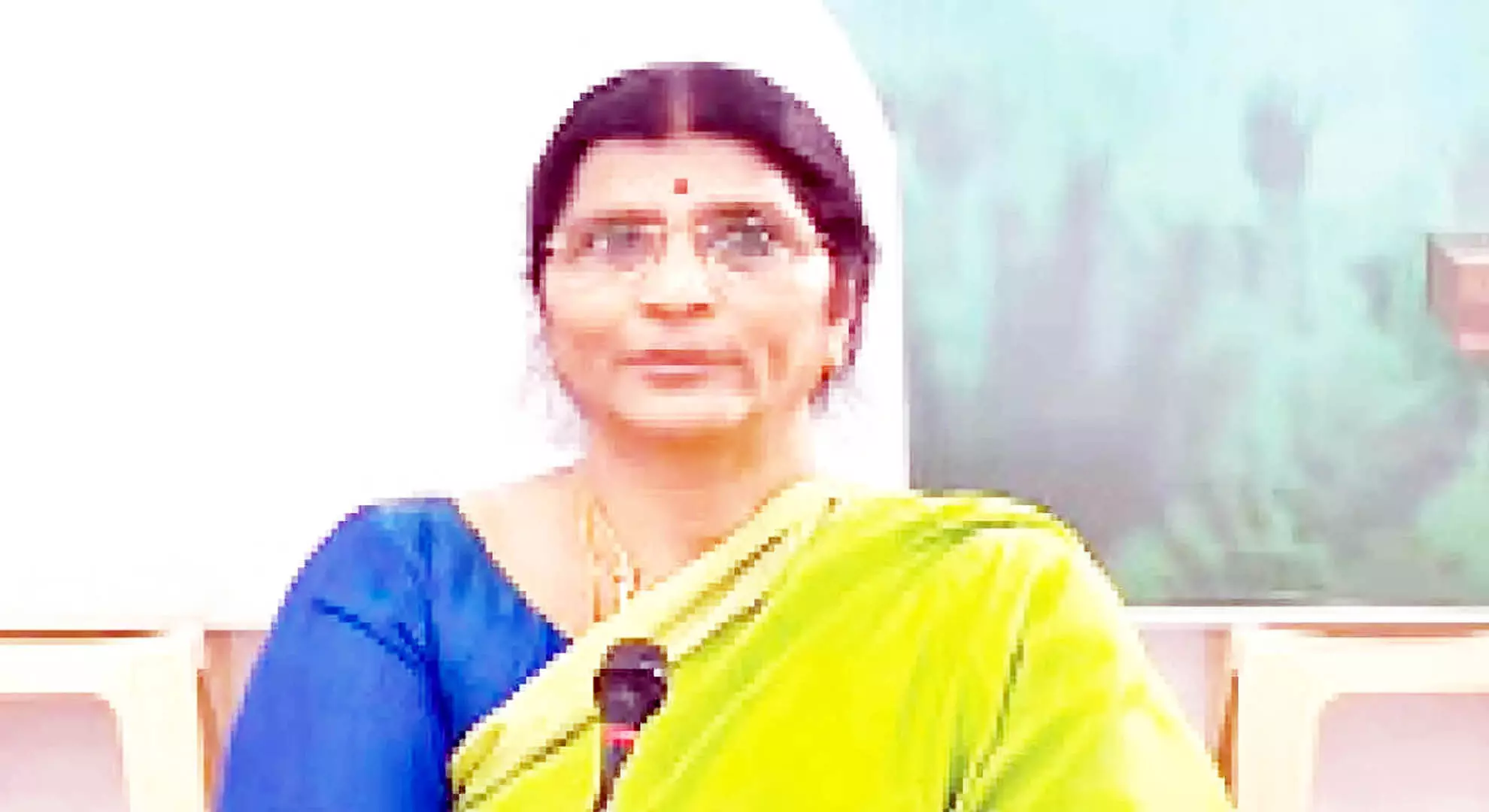 विशाखापत्तनम: लक्ष्मी पार्वती का कहना है कि पवन आउटसोर्स राजनीतिक कर्मचारी हैं