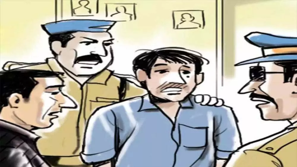 सरकारी नौकरी के नाम पर पैसे ऐंठने वाले दिल्ली के एक गिरोह के तीन लोगों को गिरफ्तार किया गया