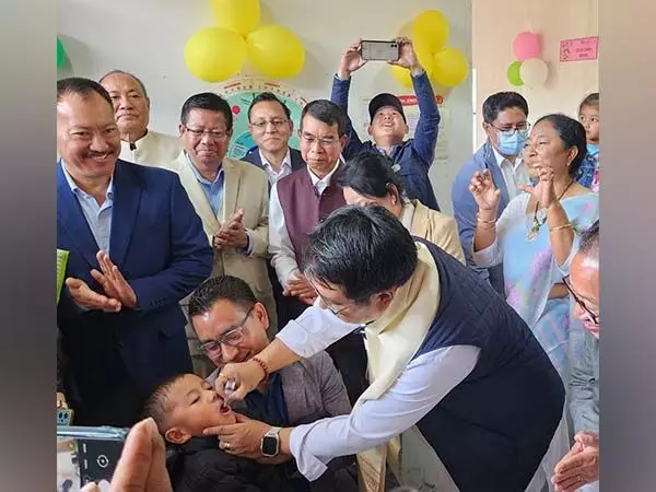 स्वास्थ्य मंत्री ने राष्ट्रीय टीकाकरण दिवस पर सघन पल्स पोलियो टीकाकरण की शुरुआत की