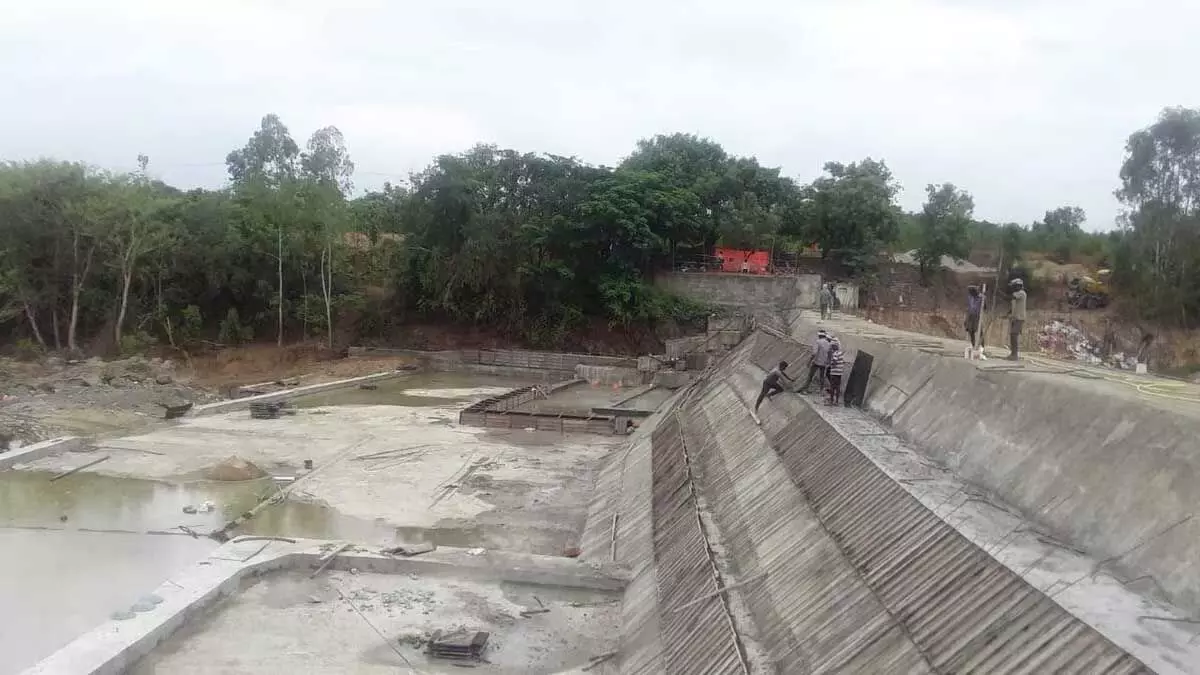 करीमंगलम में बांध से अवैध जल मोड़ पर नजर रखें